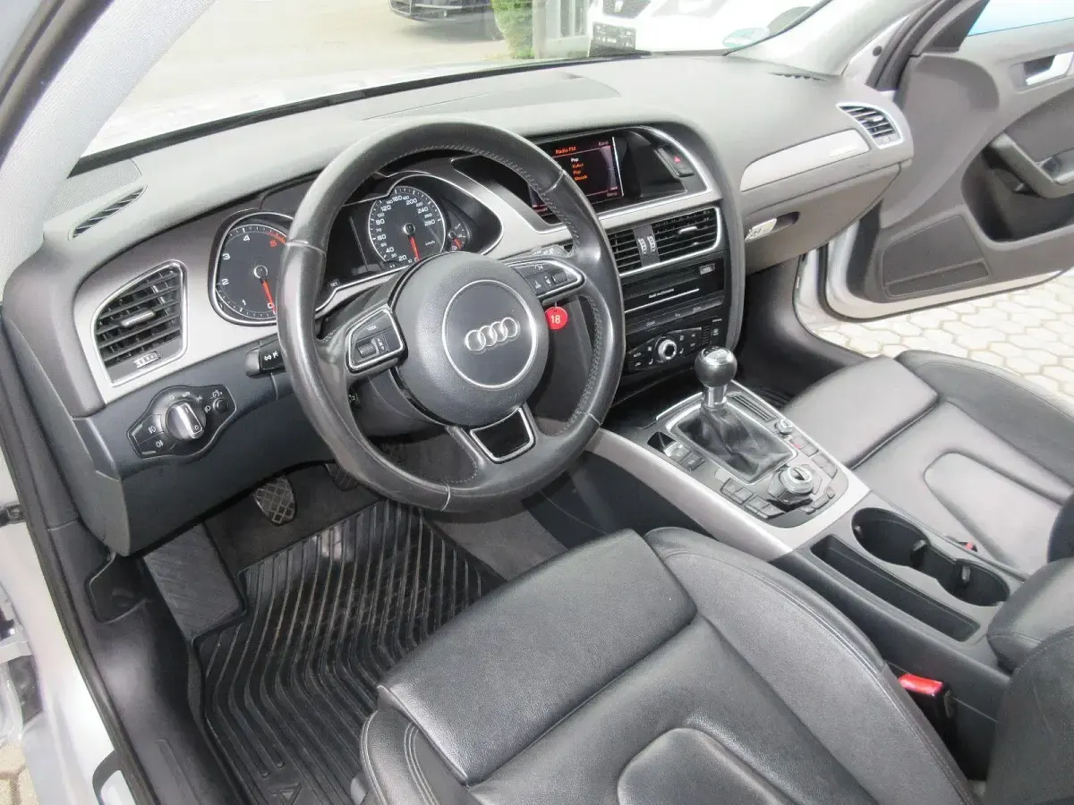 Używany Audi A4 Ambiente 177 KM (130 kW) 2012 Srebrny Kombi