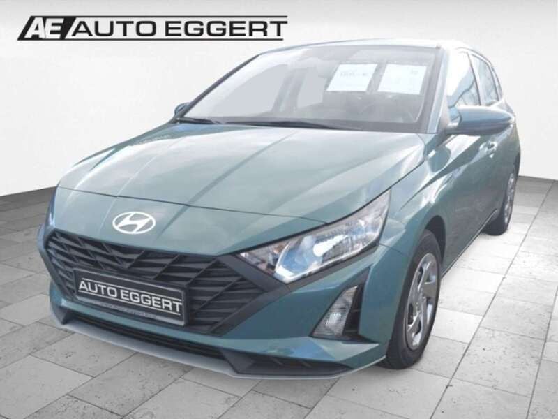Gebraucht Hyundai i20 Select 79 PS (58 kW) 2025 Mangrove green / mic Limousine