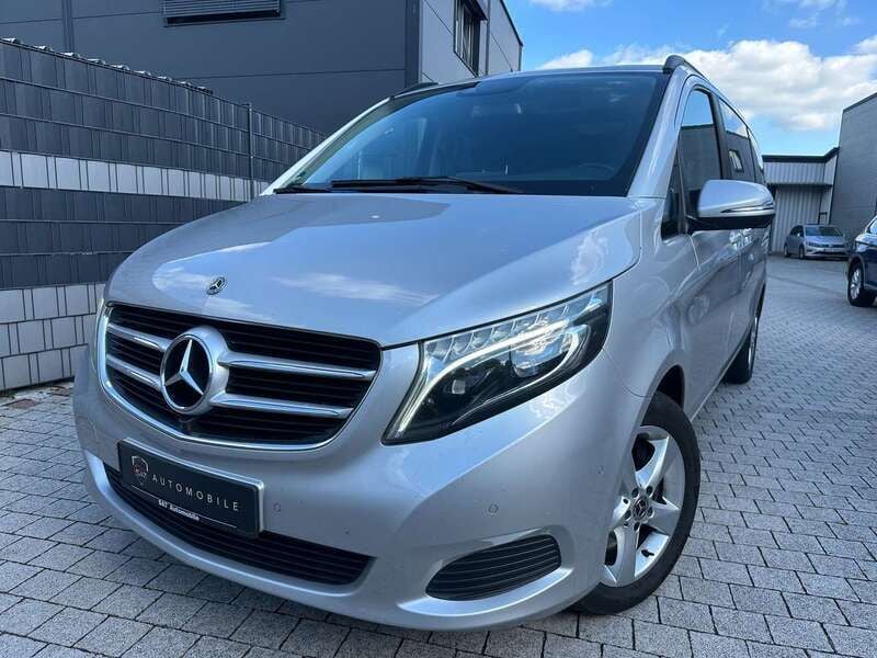 Brillantsilber metallic Gebraucht 2019 Mercedes V220 Edition Van / Kleinbus | 48.900 € - Bild 1/4