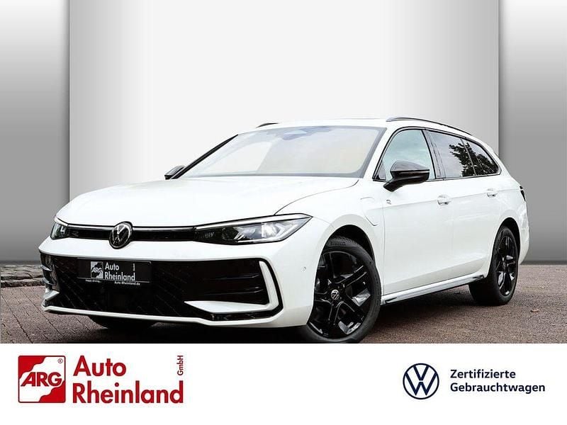 Gebraucht VW Passat R-line 177 PS (130 kW) 2025 Oryxweiß perlmutteffekt Kombi