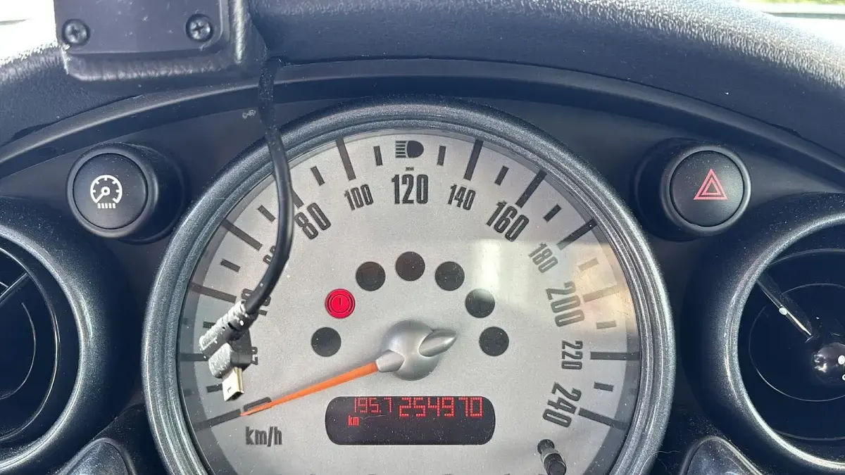 Używany Mini Cooper 113 KM (83 kW) 2003 Czerwony Hatchback