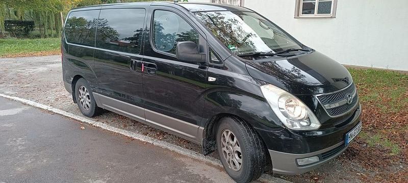 Gebraucht Hyundai H-1 190 PS (139 kW) 2011 Schwarz Van / Kleinbus