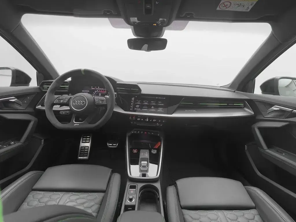 Gebraucht Audi RS3 Sport 400 PS (294 kW) 2023 Kyalamigrün Limousine