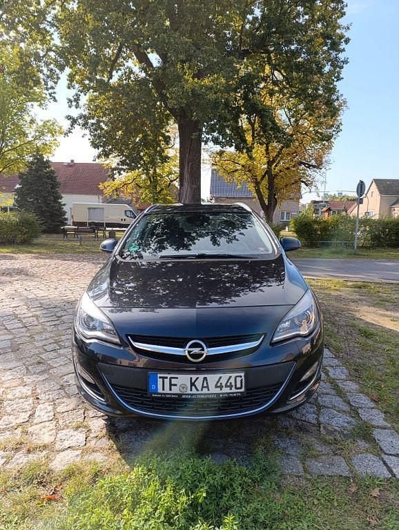Schwarz Gebraucht 2015 Opel Astra Eco Limousine | 5.100 € (Fairer Preis) - Bild 1/4