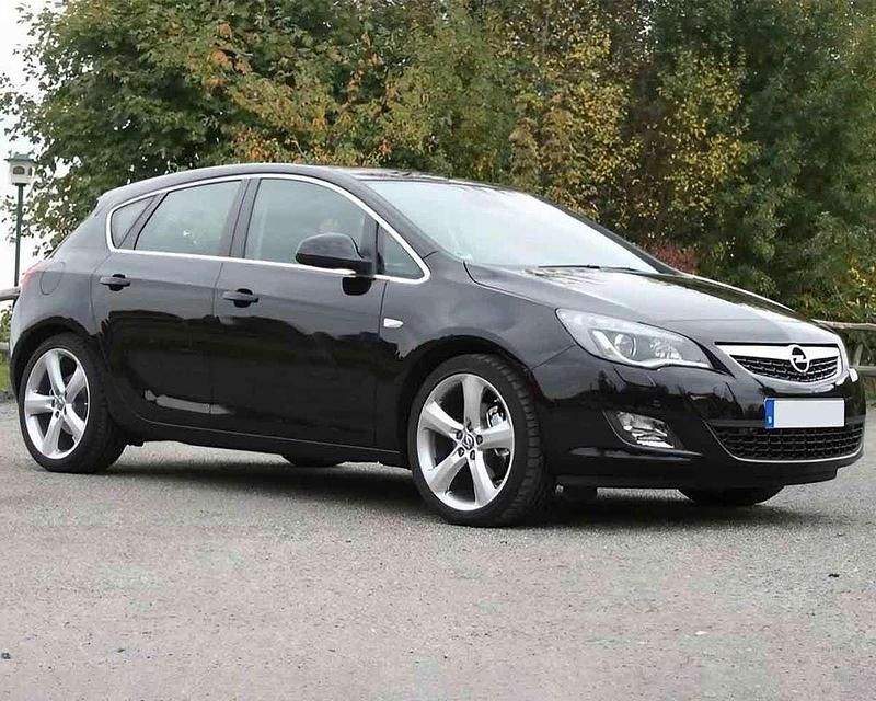 Gebraucht Opel Astra Design Edition 120 PS (88 kW) 2011 Limousine