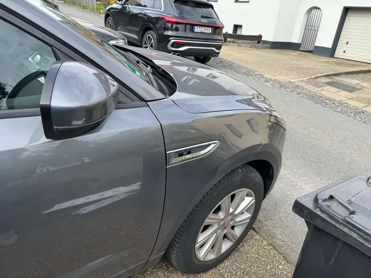 Gebraucht Jaguar E-Pace 200 PS (147 kW) 2020 Grau SUV