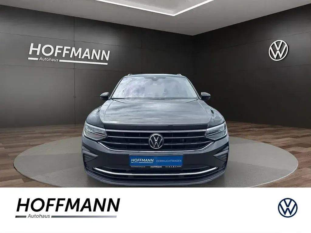 Gebraucht VW Tiguan Active 150 PS (110 kW) 2022 Deep black perleffekt SUV