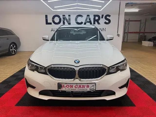Gebraucht BMW 320 Performance 190 PS (139 kW) 2021 Weiß Limousine