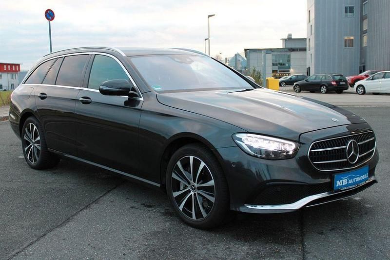 Gebraucht Mercedes E300 194 PS (142 kW) 2022 Grau Limousine