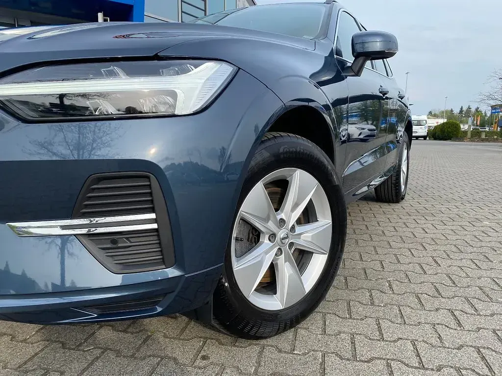 Gebraucht Volvo XC60 Momentum 197 PS (144 kW) 2022 Blau SUV