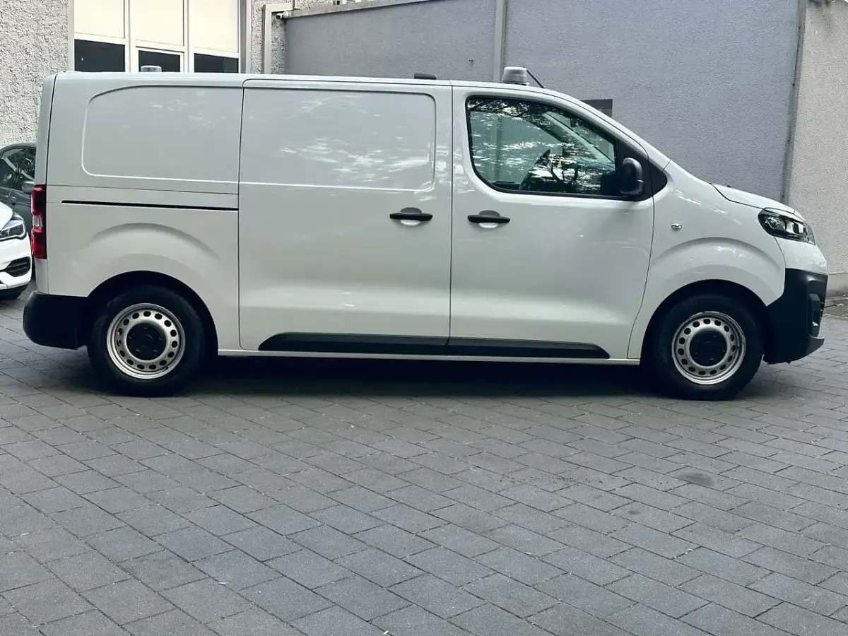 Gebraucht Opel Vivaro-e Combi Edition 120 PS (88 kW) 2025 Kaolin weiss Van / Kleinbus