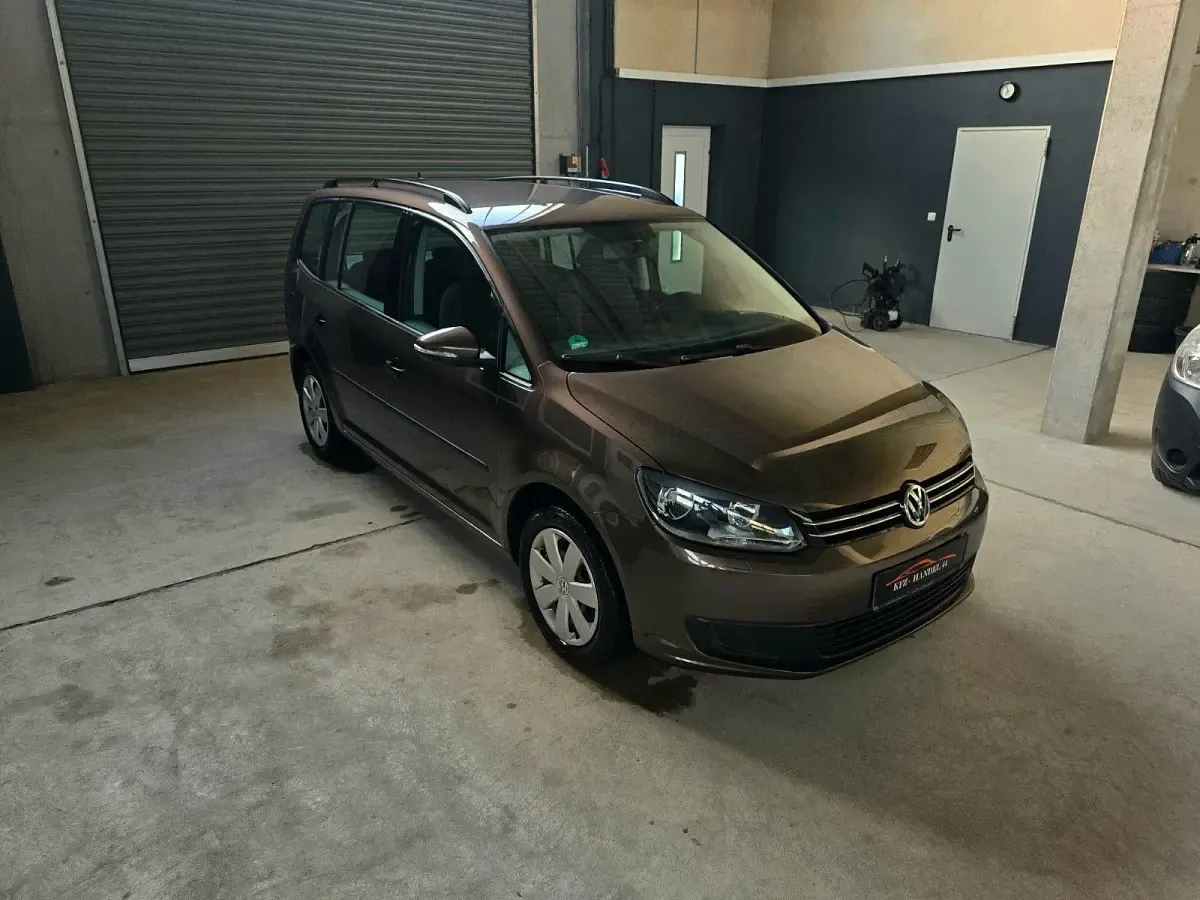 Gebraucht VW Touran Trendline 105 PS (77 kW) 2013 Braun Van / Kleinbus