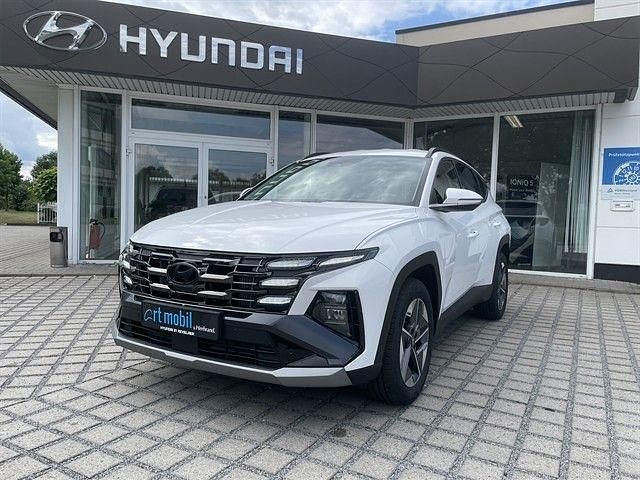 Atlas white Neu 2025 Hyundai Tucson Trend SUV | 34.273 € (Guter Preis) - Bild 1/4