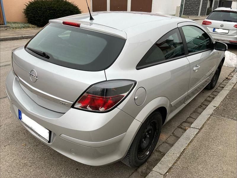Gebraucht Opel Astra GTC 105 PS (77 kW) 2006 Silber Limousine
