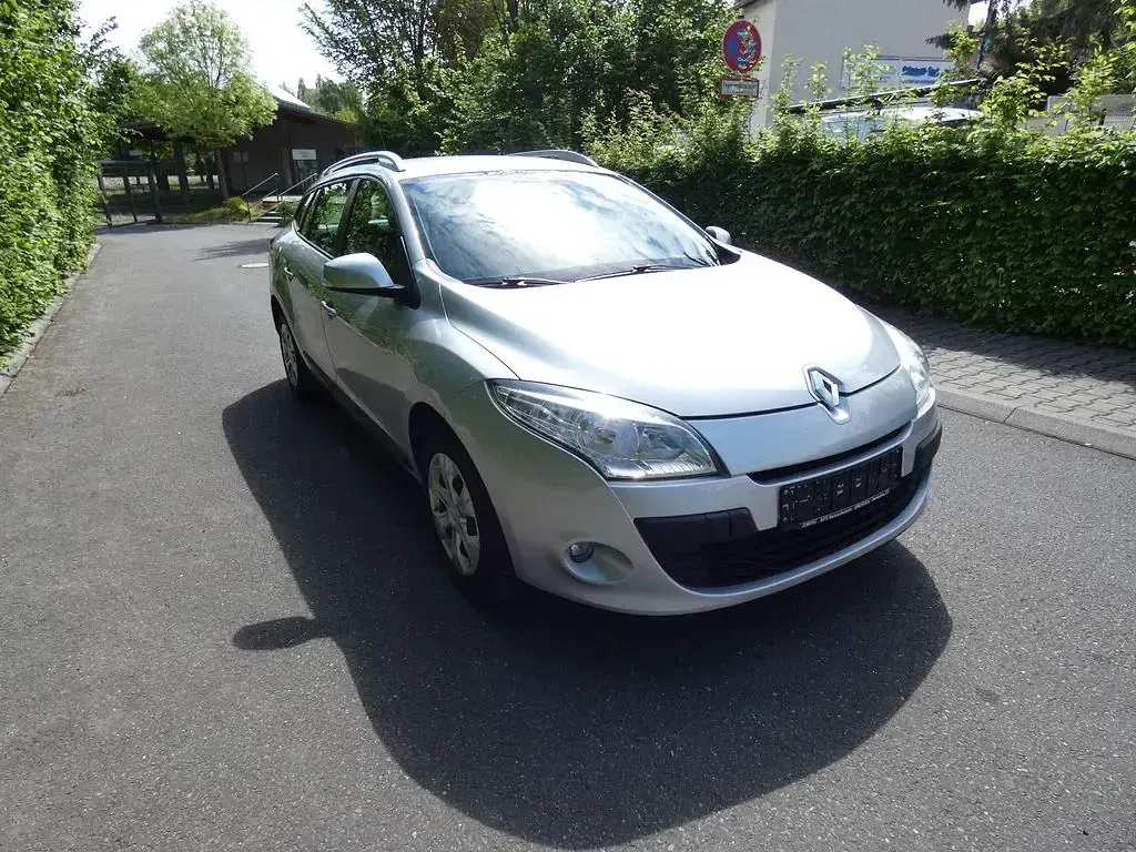Gebraucht Renault Mégane Expression 110 PS (80 kW) 2010 Silber Limousine