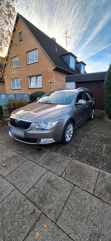 Gebraucht Skoda Superb 170 PS (125 kW) 2012 Andere farben Kombi