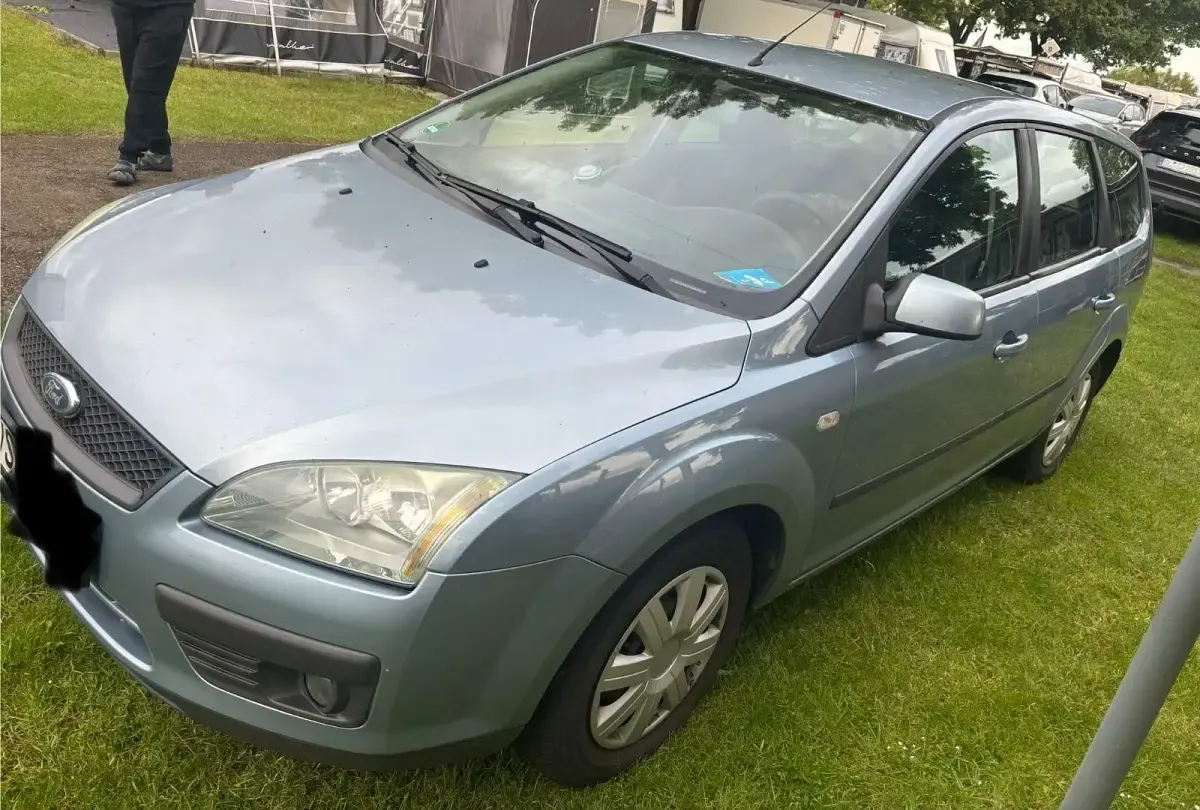 Käytetty Ford Focus Style 101 HP (74 kW) 2007 Harmaa Farmari