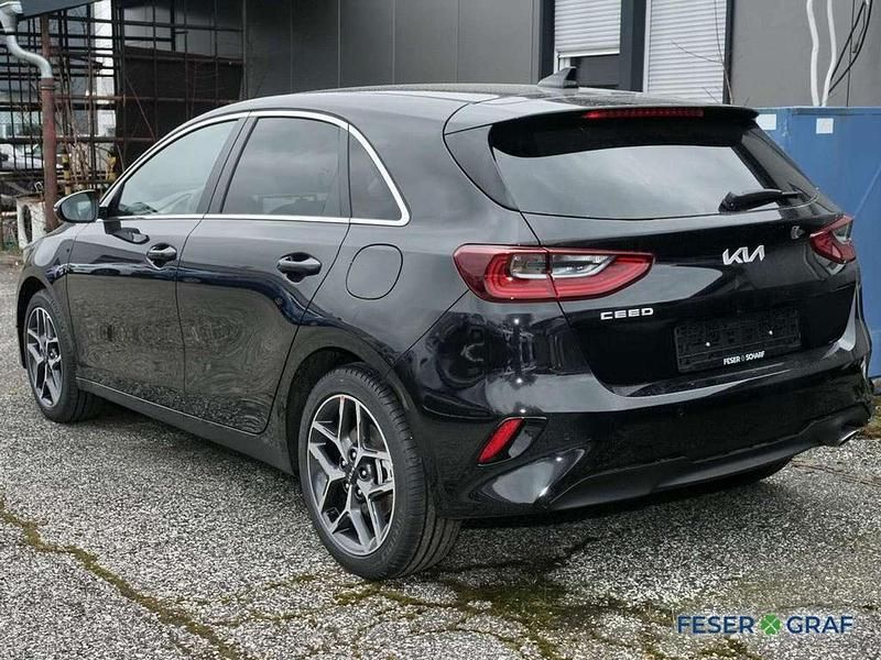 Neu Kia Ceed Style 140 PS (102 kW) 2025 Silber Kleinwagen