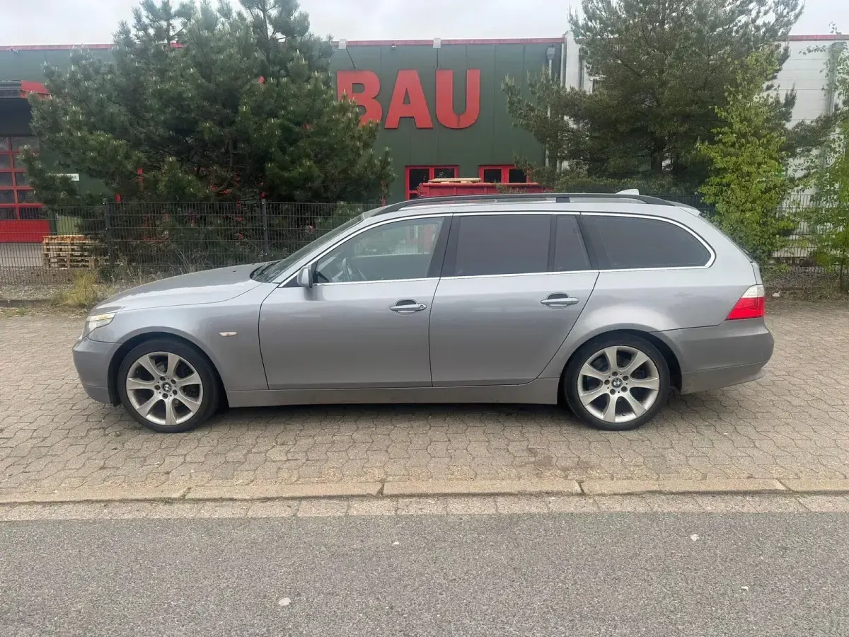 Gebraucht BMW 530 231 PS (169 kW) 2006 Grau Kombi