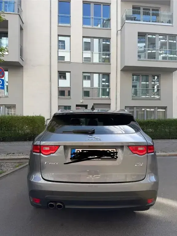 Gebraucht Jaguar F-Pace Pure 179 PS (131 kW) 2019 Grau SUV