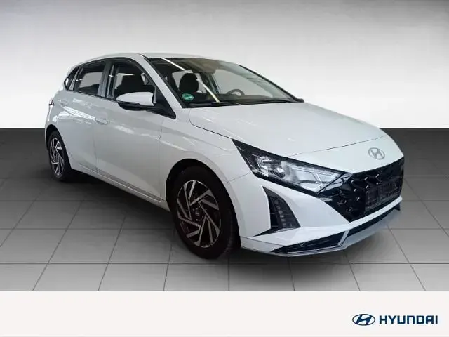Gebraucht Hyundai i20 Trend 101 PS (74 kW) 2025 Weiß Kleinwagen