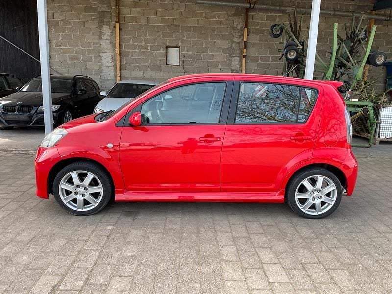 Gebraucht Daihatsu Sirion 103 PS (75 kW) 2008 Rot Kleinwagen