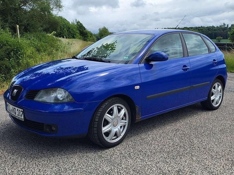 Blau Gebraucht 2005 Seat Ibiza Reference Limousine | 775 € (Superpreis) - Bild 1/4