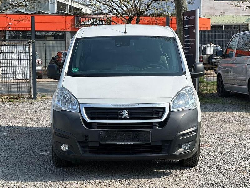 Gebraucht Peugeot Partner 99 PS (72 kW) 2018 Weiß Van / Kleinbus