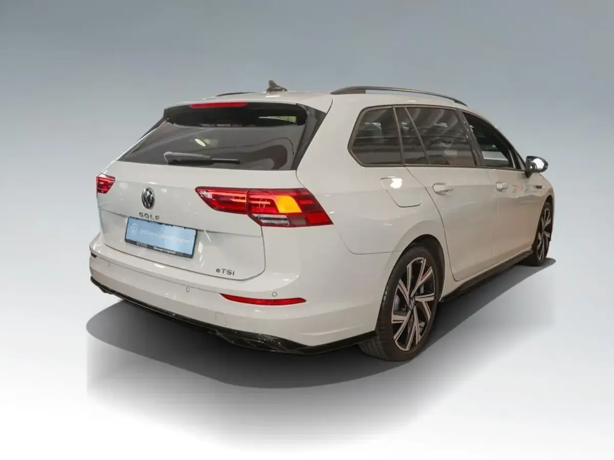 Gebraucht VW Golf VIII R-line 131 PS (96 kW) 2024 Weiß Kombi