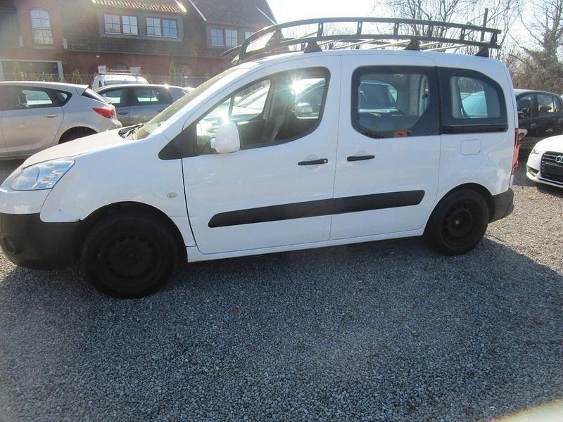 Gebraucht Peugeot Partner Tepee Active 92 PS (67 kW) 2012 Weiß Van / Kleinbus