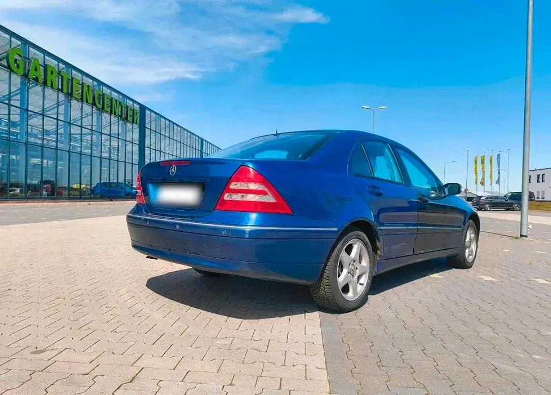 Gebraucht Mercedes C200 163 PS (119 kW) 2004 Blau Limousine