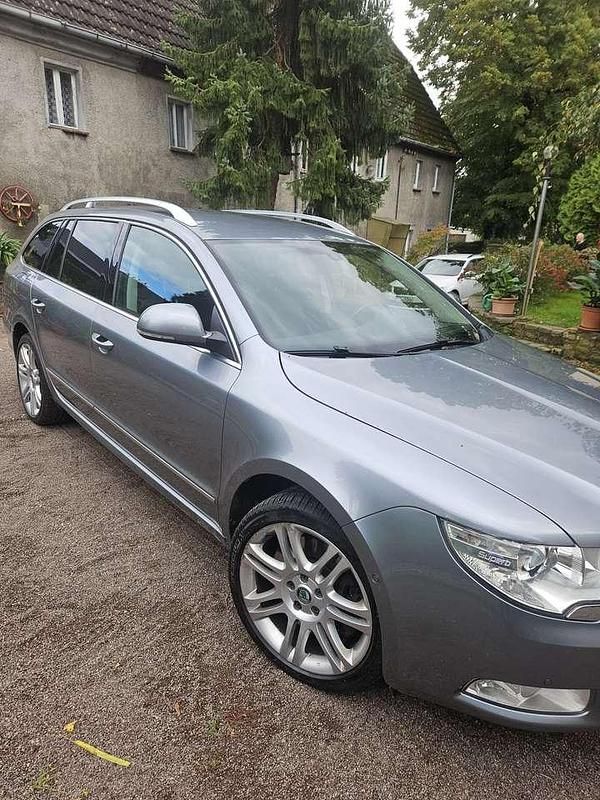 Gebraucht Skoda Superb Elegance 260 PS (191 kW) 2011 Grau Kombi