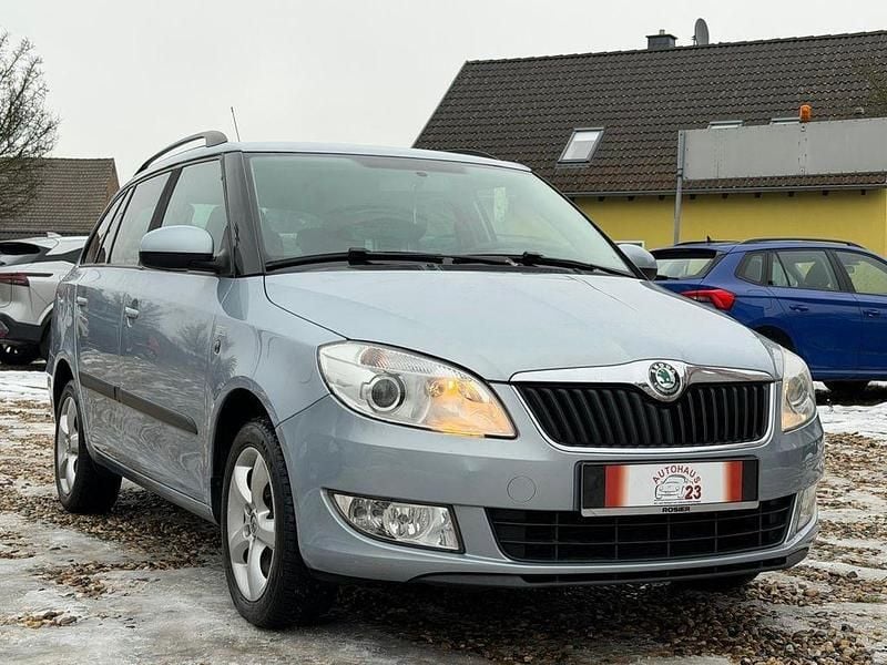 Gebraucht Skoda Fabia Family 105 PS (77 kW) 2011 Blau Kombi