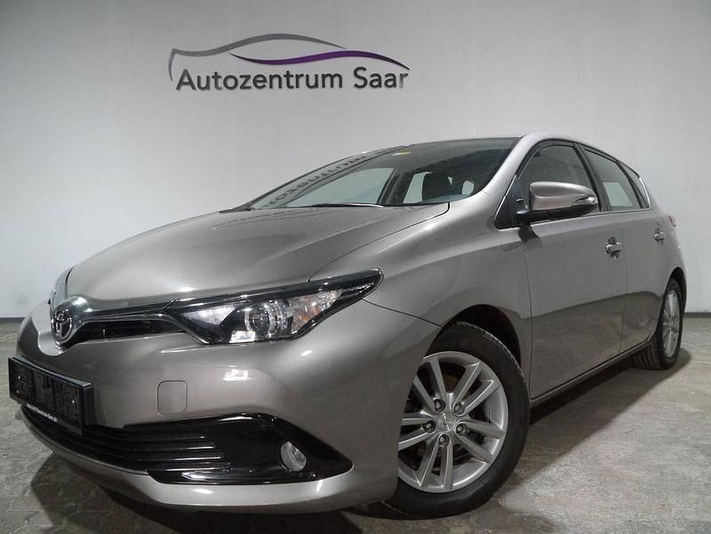 Gold Gebraucht 2015 Toyota Auris Comfort Limousine | 9.990 € (Fairer Preis) - Bild 1/4