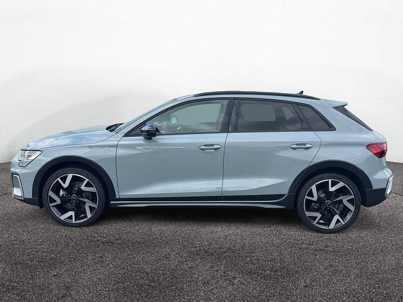 Gebraucht Audi A3 Ambiente 150 PS (110 kW) 2025 Pfeilgrau perleffekt Limousine