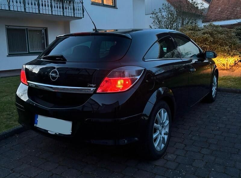 Schwarz Gebraucht 2009 Opel Astra GTC Coupé | 4.000 € (Etwas zu teuer) - Bild 1/4