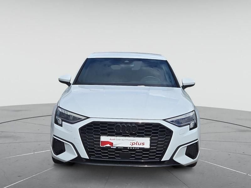 Gletscherweiß metallic Gebraucht 2022 Audi A3 Sportback e-tron Advanced Plus Limousine | 25.280 € (Fairer Preis) - Bild 1/4