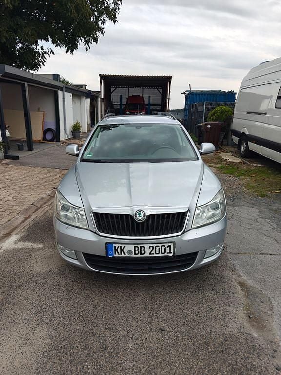 Silber Gebraucht 2013 Skoda Octavia Kombi | 4.300 € (Fairer Preis) - Bild 1/4