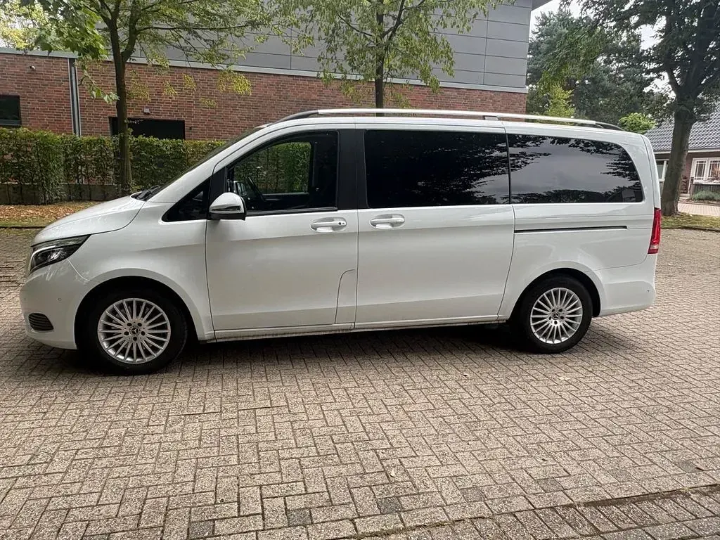Gebraucht Mercedes V220 Edition 163 PS (119 kW) 2018 Weiß Van / Kleinbus