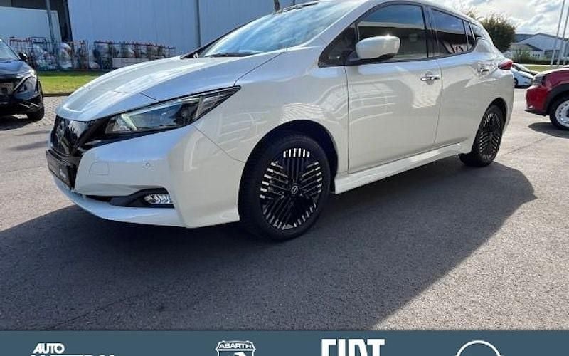 Weiß Gebraucht 2023 Nissan Leaf Tekna Kleinwagen | 24.890 € (Etwas zu teuer) - Bild 1/4