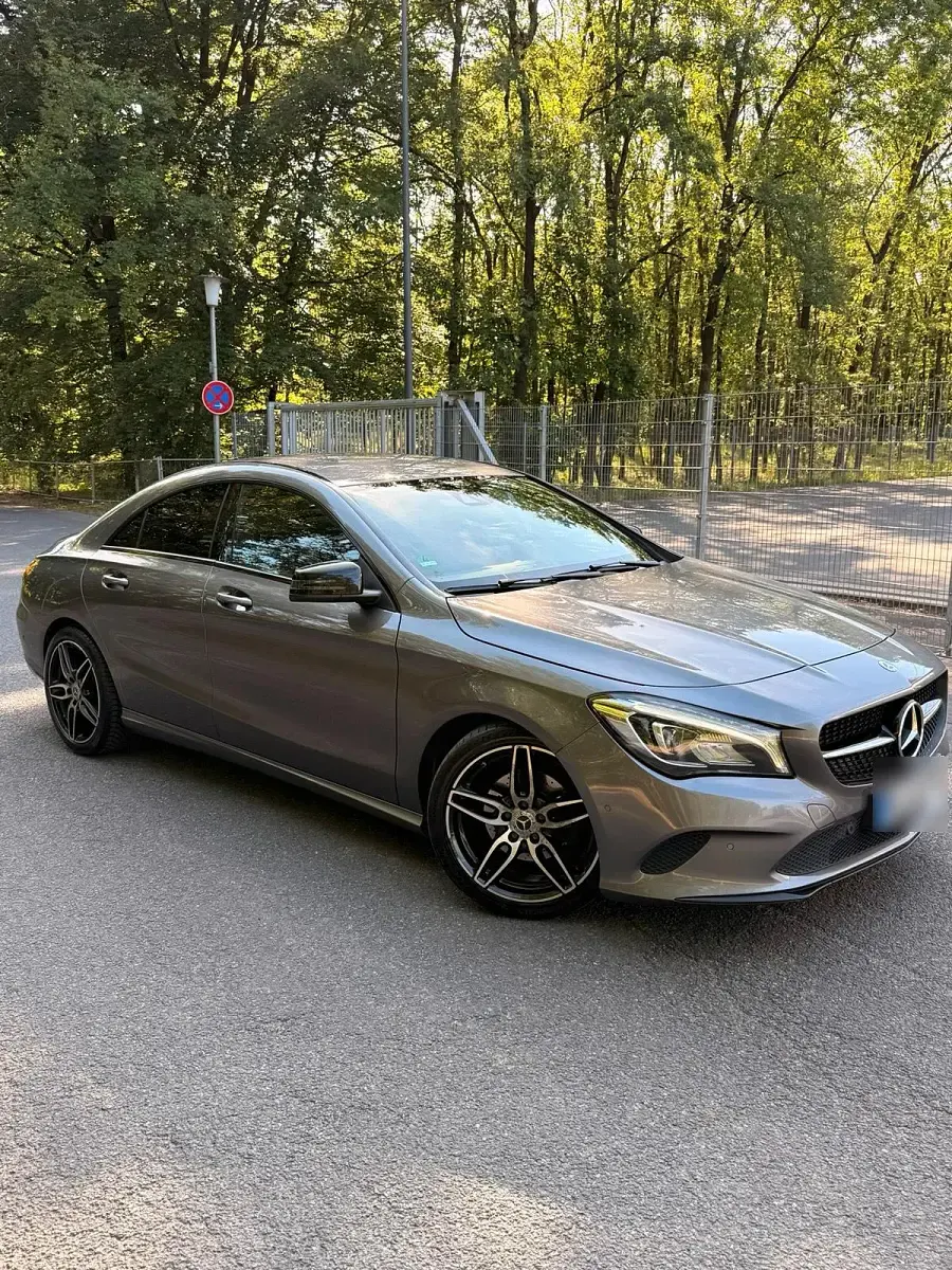 Gebraucht Mercedes CLA220 177 PS (130 kW) 2017 Grau Limousine