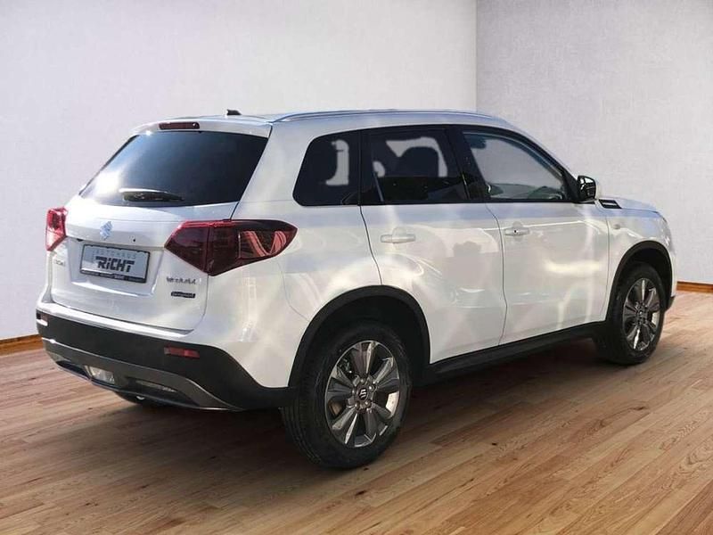 Gebraucht Suzuki Vitara Comfort 102 PS (75 kW) 2024 Cool white pearl metallic SUV