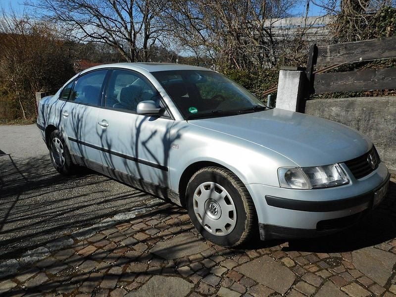 Gebraucht VW Passat Edition 125 PS (91 kW) 2000 Silber Limousine