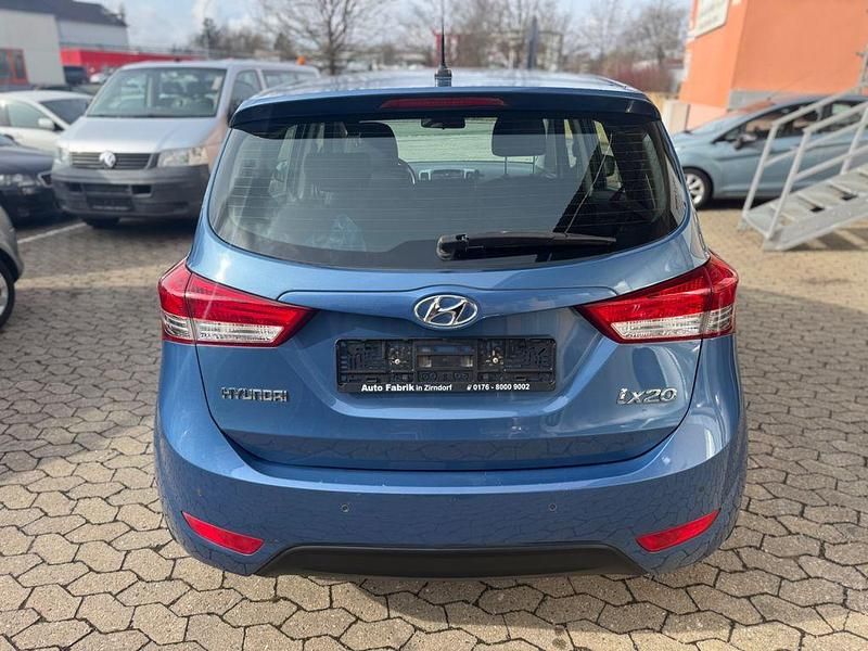 Gebraucht Hyundai ix20 125 PS (91 kW) 2016 Blau Kleinwagen