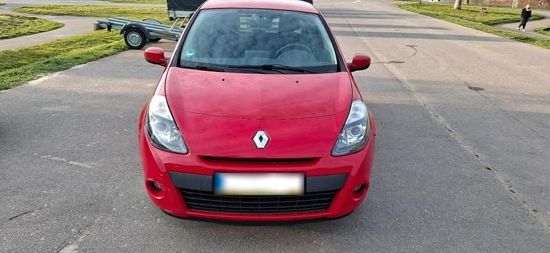 Gebraucht Renault Clio II Dynamique 75 PS (55 kW) 2010 Rot Kleinwagen