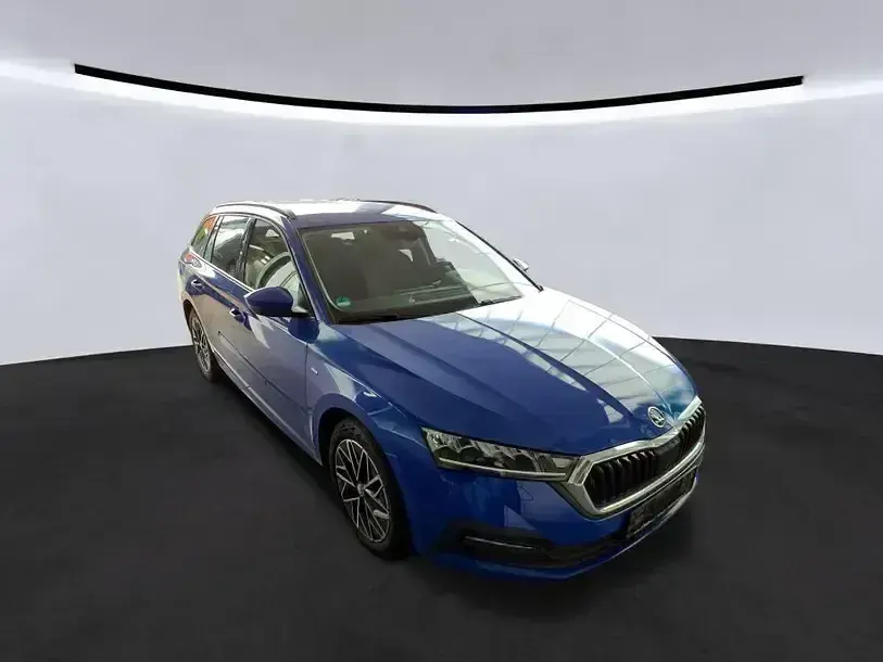 Gebraucht Skoda Octavia Clever 110 PS (80 kW) 2021 Energyblau Kombi