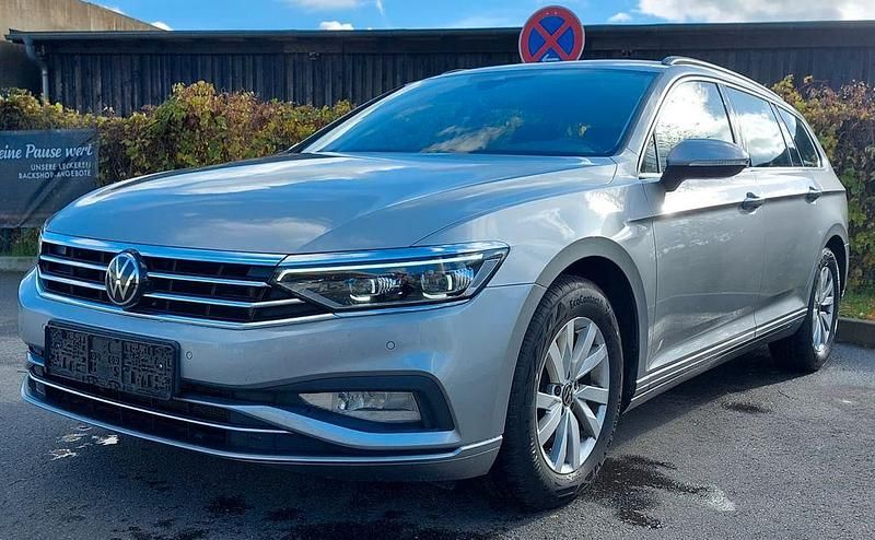 Silber Gebraucht 2021 VW Passat Business Kombi | 14.700 € (Guter Preis) - Bild 1/4