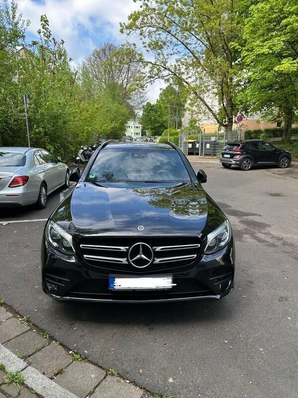 Schwarz Gebraucht 2017 Mercedes GLC350 SUV | 21.990 € (Fairer Preis) - Bild 1/4