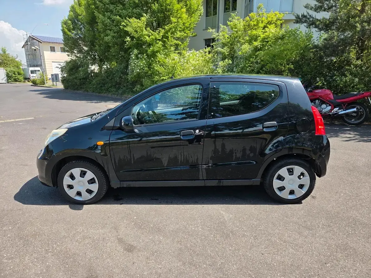 Gebraucht Suzuki Alto 68 PS (50 kW) 2011 Schwarz Kleinwagen