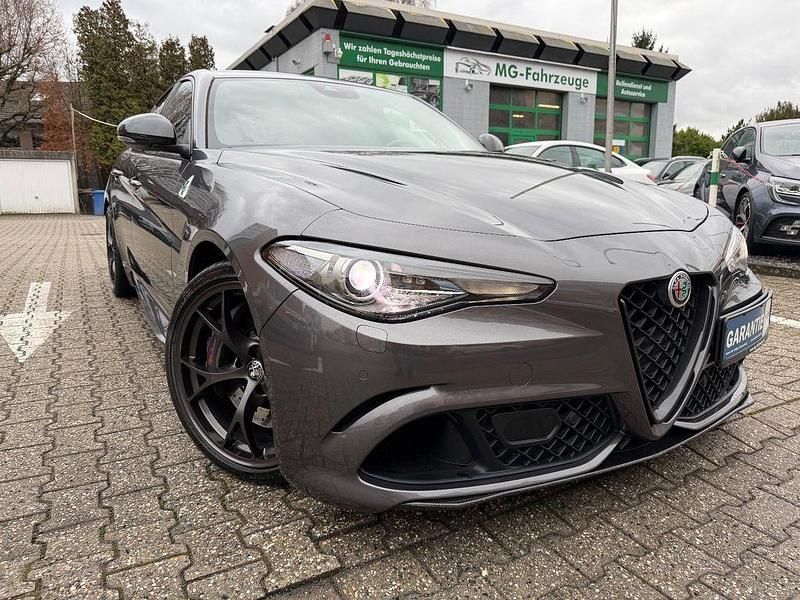 Grau Gebraucht 2021 Alfa Romeo Giulia Quadrifoglio Limousine | 53.649 € (Fairer Preis) - Bild 1/4